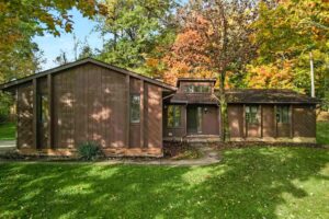 8680 Melody Ln, Macedonia, OH 44056