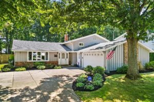 27743 Edgepark Blvd, North Olmsted, OH 44070