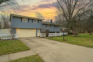 319 Woodstock Ave, Avon Lake, OH 44012