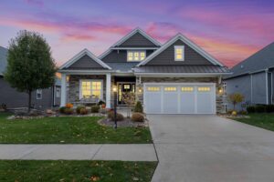 10153 Village Ln, Brecksville, OH 44141