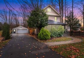 6067 Collins Rd, Mentor, OH 44060