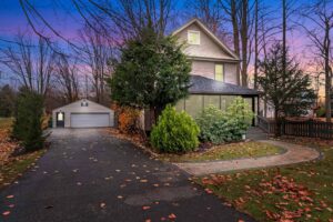 6067 Collins Rd, Mentor, OH 44060