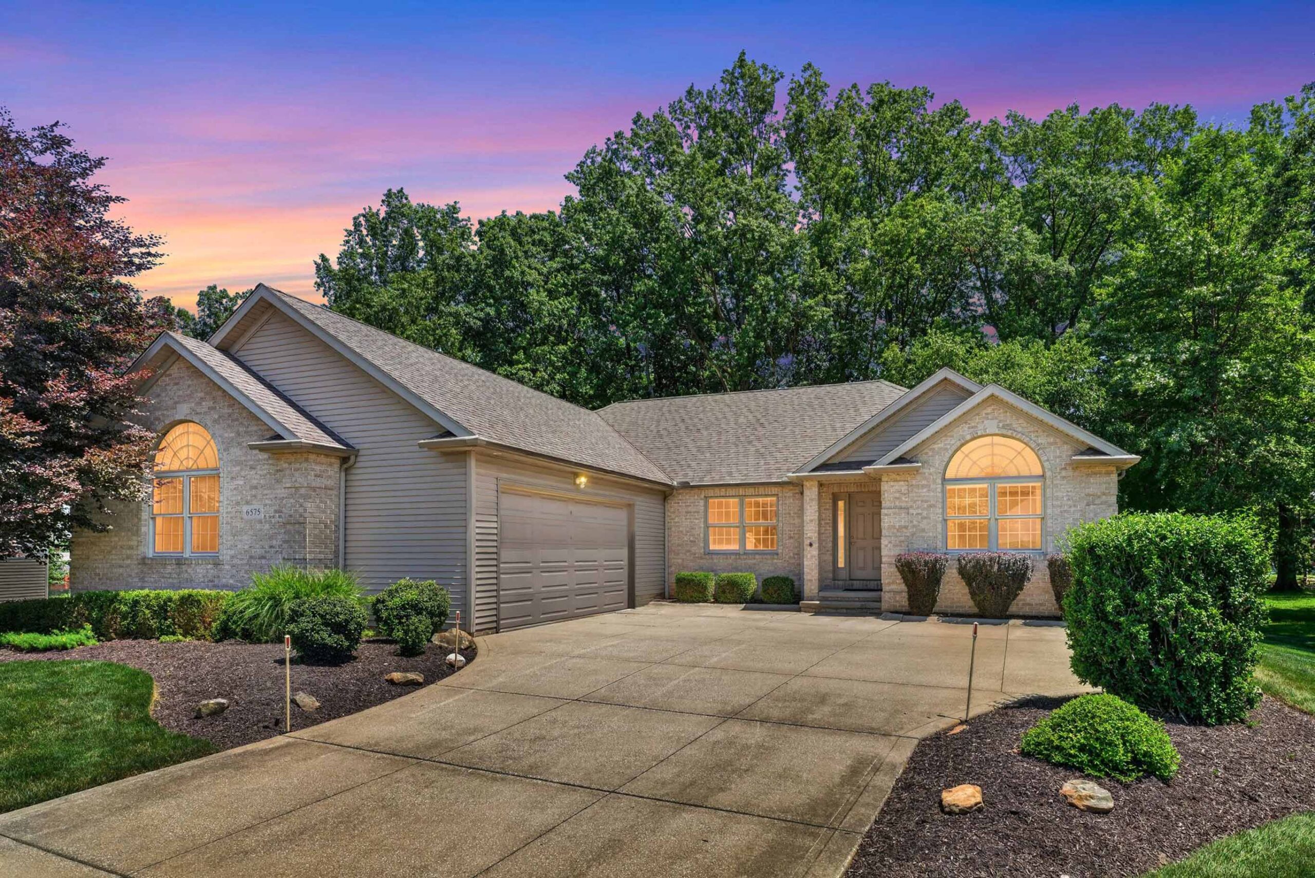 6575 Ruth Dr, Seven Hills, OH 44131